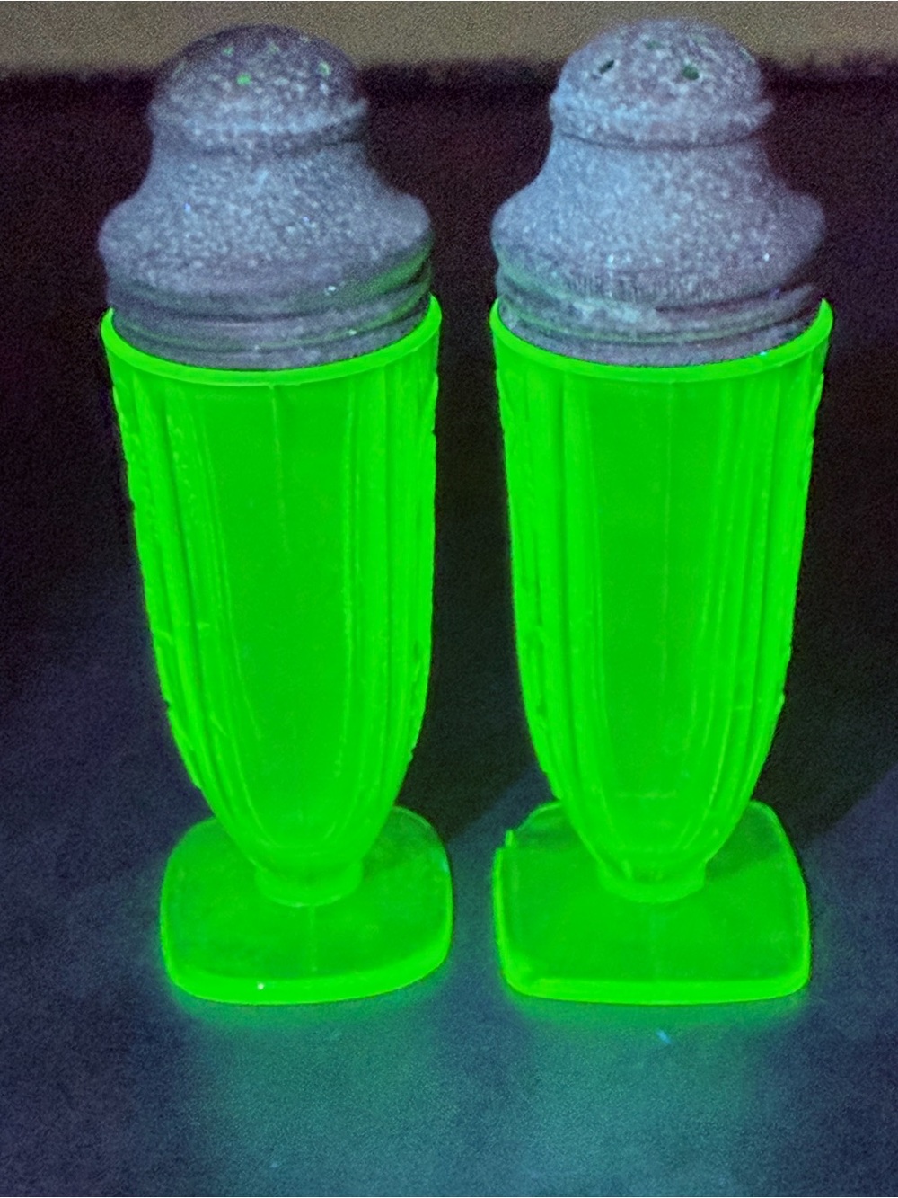 Federal Patrician Parrot Sylvan Green Glass Salt & Pepper Shakers Uranium Glass